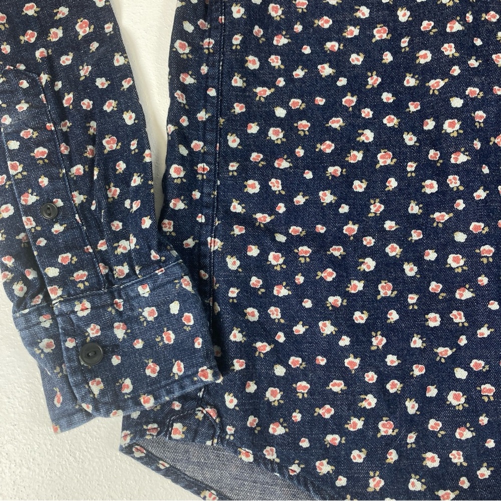 UNIQLO Shirt Women Blue Denim Cotton Red Floral Button Front S Casual Pocket - Picture 4 of 15